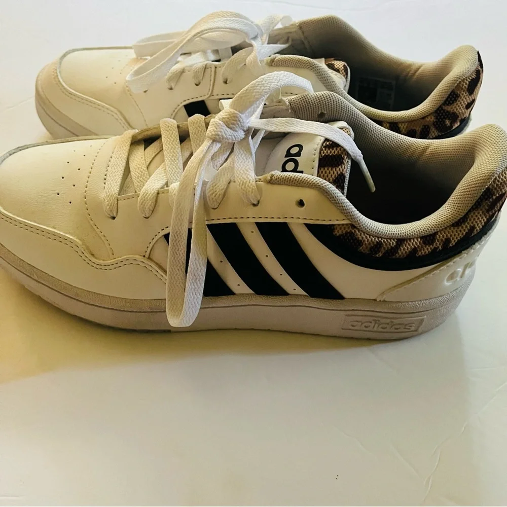 Women’s Adidas Hoops 3.0 size 7.5 like new - Picture 4 of 6